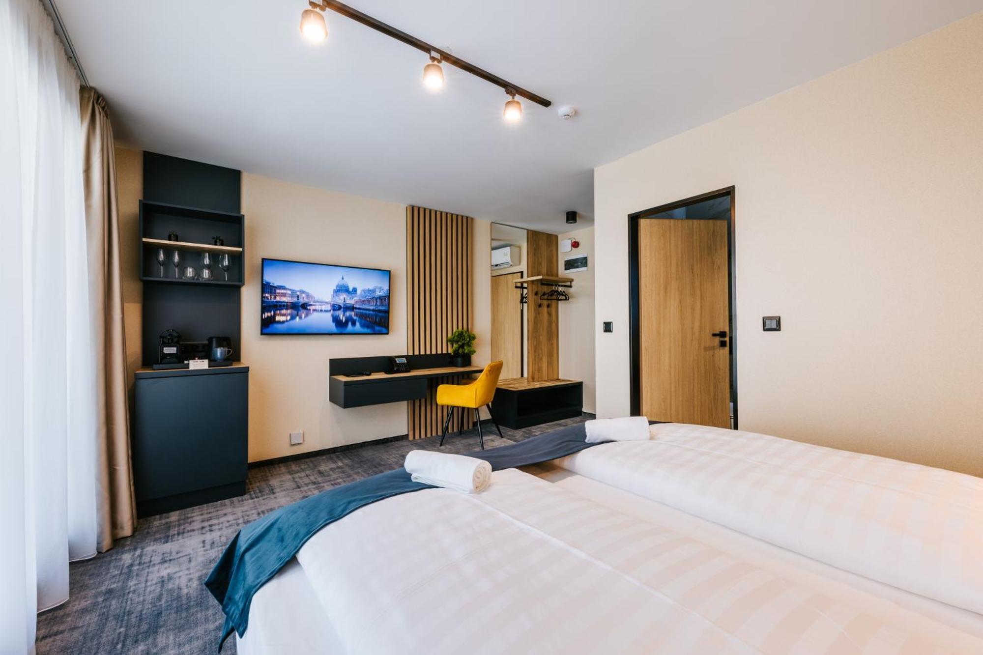 Auris Hotel 4*